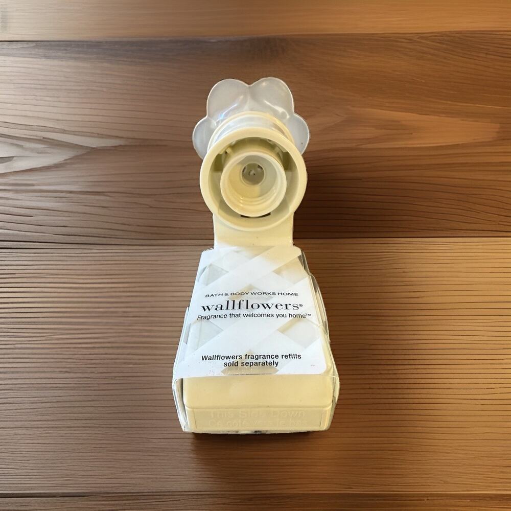 Bath and Body Works White Opaque Flower Wallflower Plug-In, NWT - Picture 7 of 8